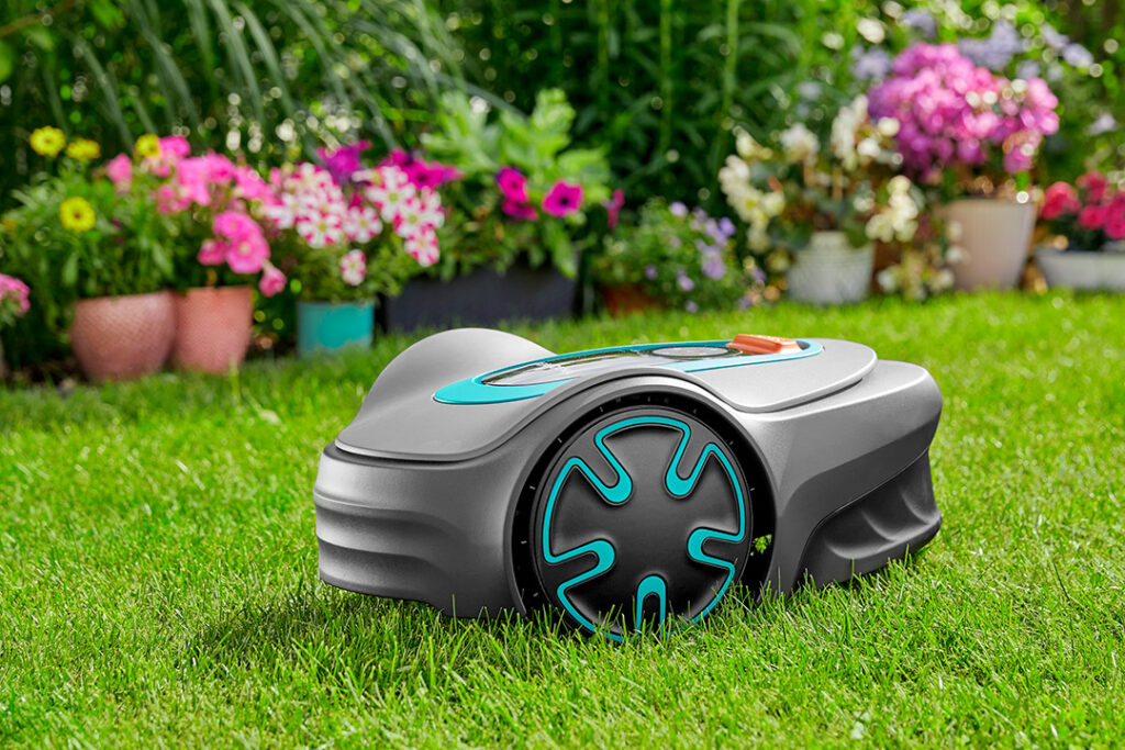 A Gardena SILENO minimo 500 robotic lawnmower on a green lawn.