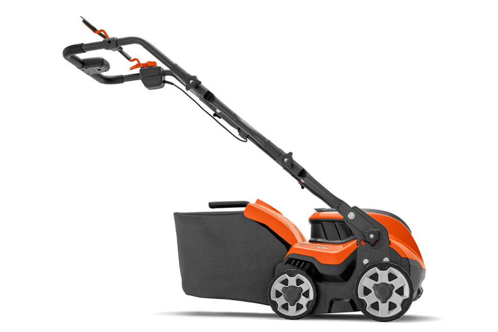 The side view of a Husqvarna S138i scarifier